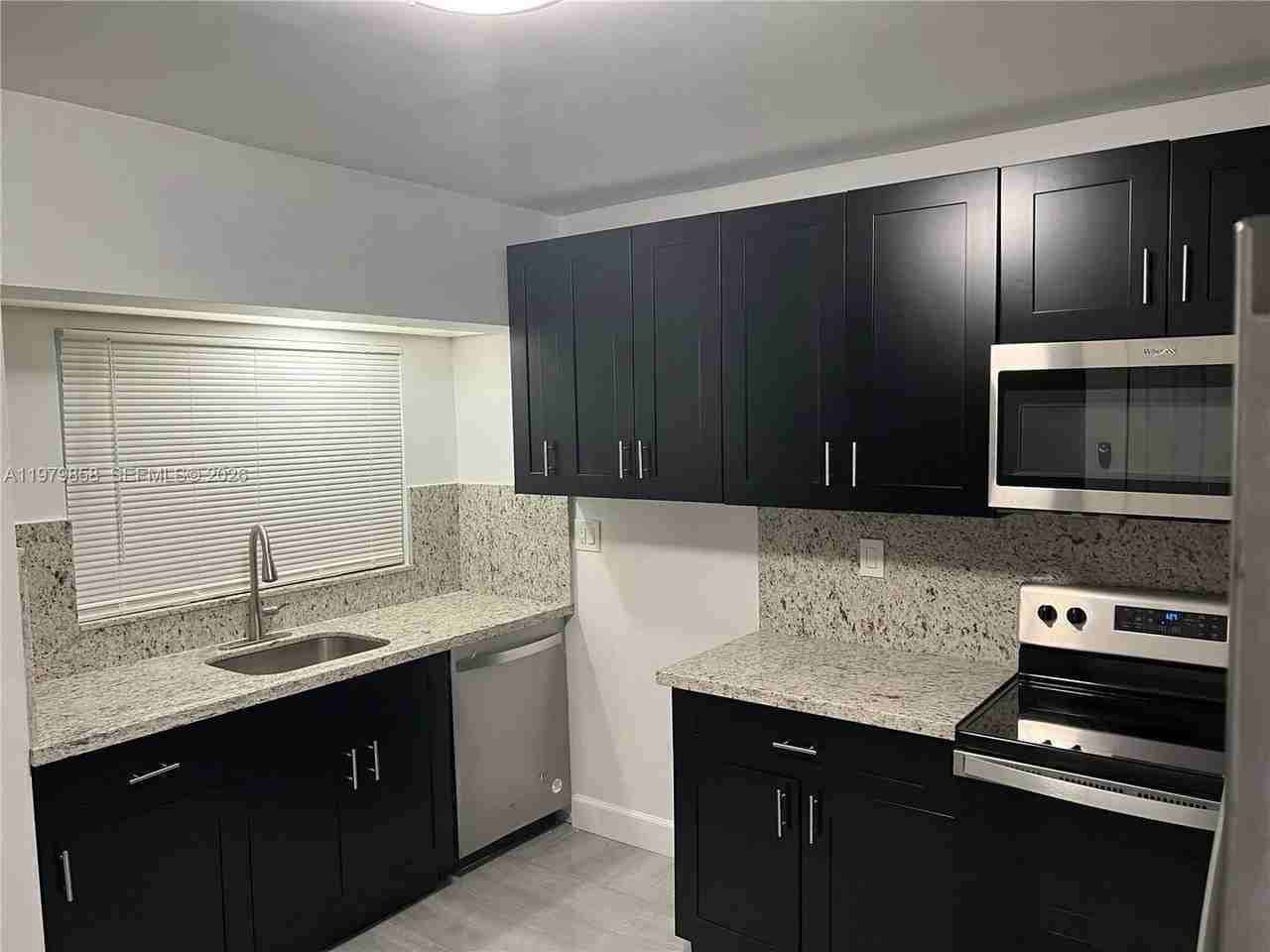 7520 Nw 44th Ct - Photo 4 of 12