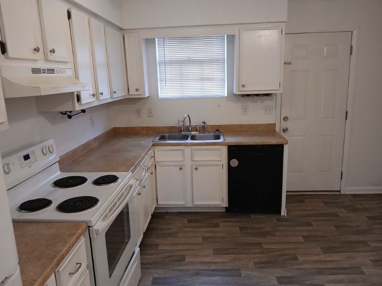 2306 Cooper Ter - Photo 3 of 11