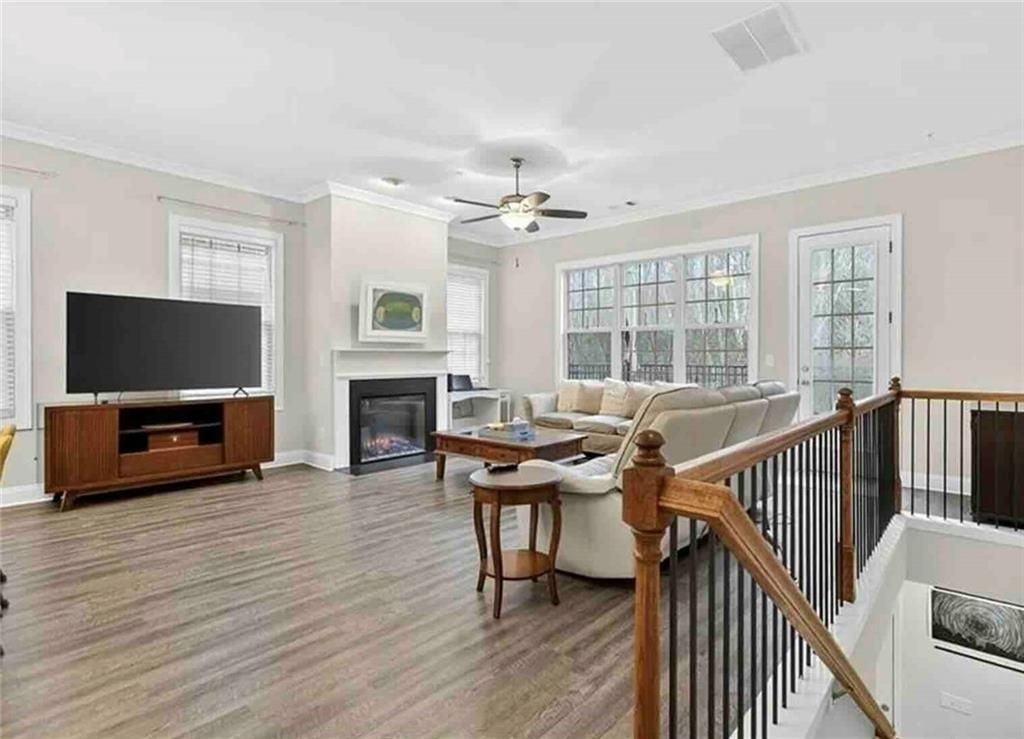 2407 Tenor Ln - Photo 2 of 20