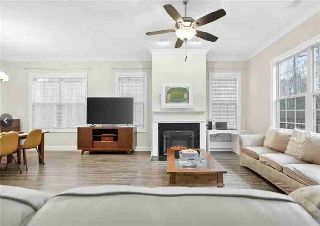 2407 Tenor Ln - Photo 6 of 20