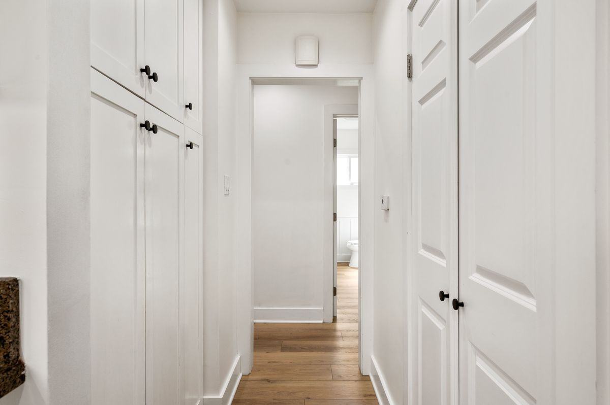 413 N Paulina Ave - Photo 6 of 49