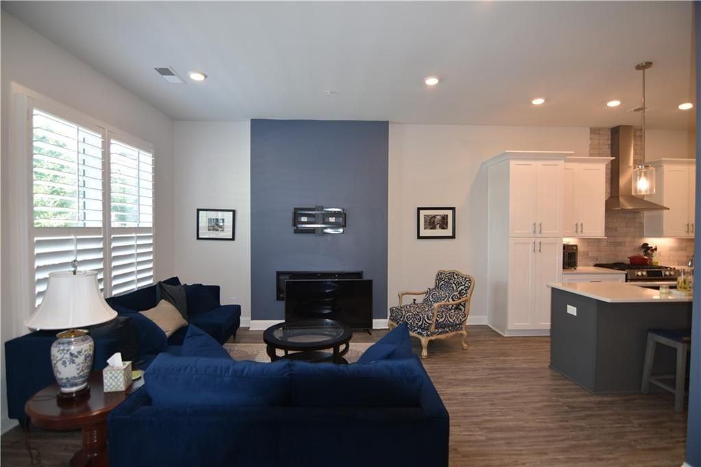 137 Pearl St - Photo 5 of 26