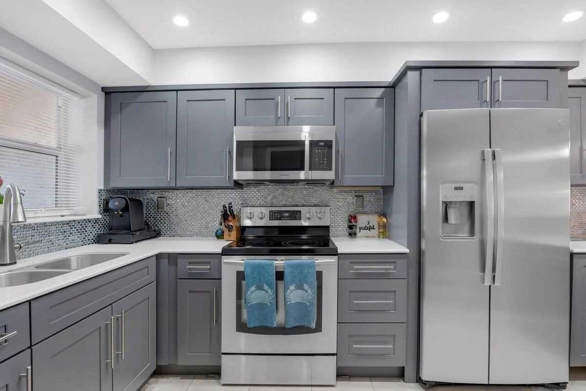 1839 Se 4th St - Photo 2 of 3