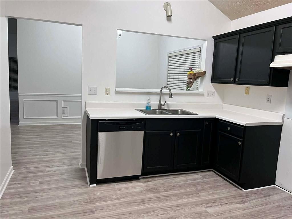 2400 Miller Oaks Cir - Photo 3 of 23