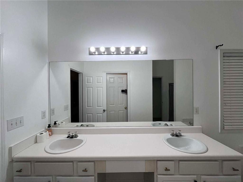 2400 Miller Oaks Cir - Photo 7 of 23