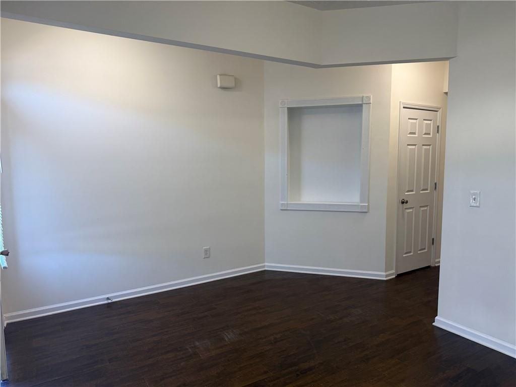 2729 Heathrow Dr - Photo 3 of 30