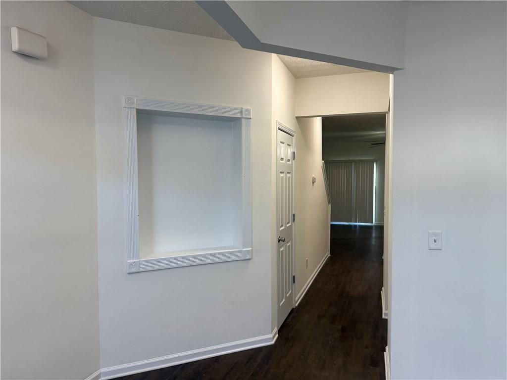 2729 Heathrow Dr - Photo 4 of 30