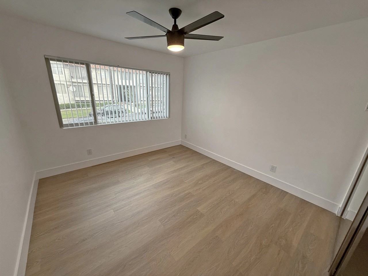 11070 Rose Ave - Photo 5 of 13