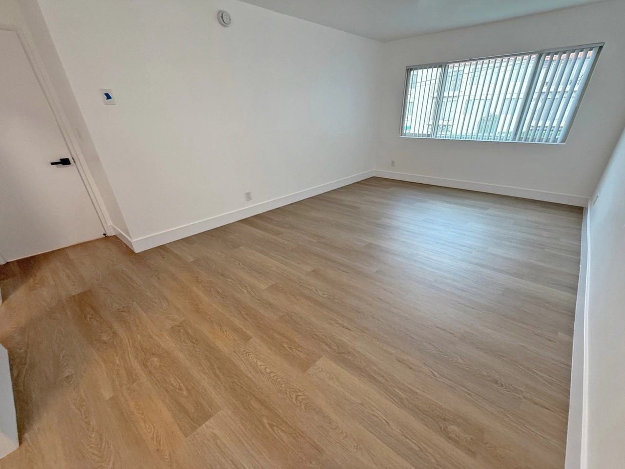 11070 Rose Ave - Photo 6 of 13