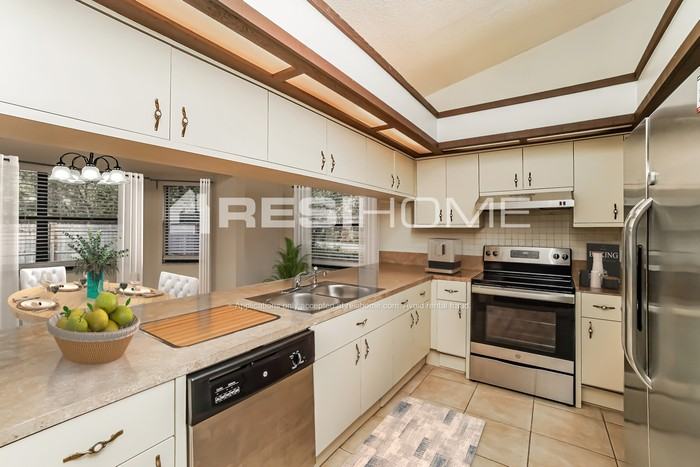 1100 Godfrey Ave - Photo 2 of 17