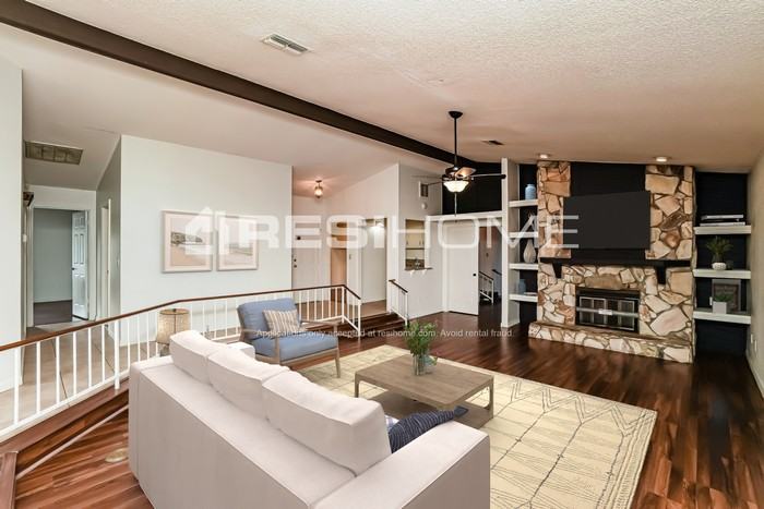 1100 Godfrey Ave - Photo 4 of 17