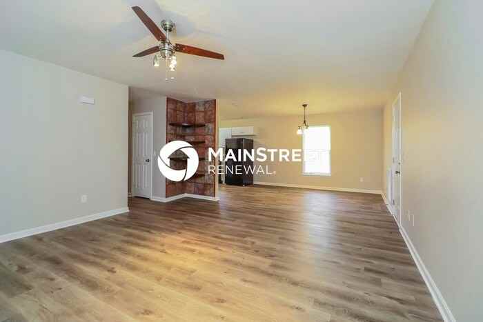 207 E Wade St - Photo 4 of 16