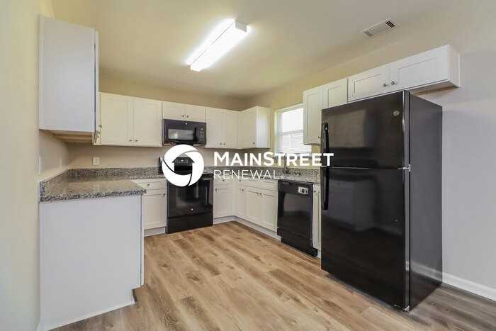 207 E Wade St - Photo 6 of 16