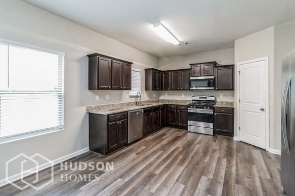 531 Scotland Dr - Photo 3 of 19