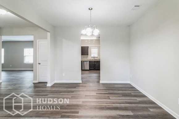 531 Scotland Dr - Photo 4 of 19