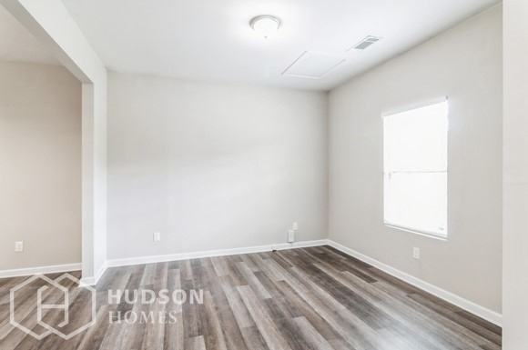 531 Scotland Dr - Photo 5 of 19