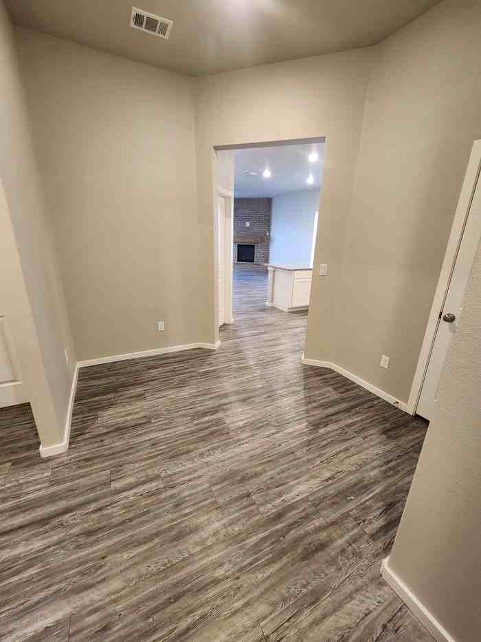 2702 Southwest St. Midland, TX 79705 - Photo 3 of 28