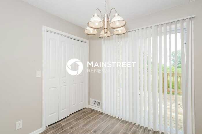 193 Scarsdale Dr - Photo 6 of 17