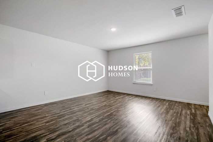 2915 Bourland St - Photo 3 of 14