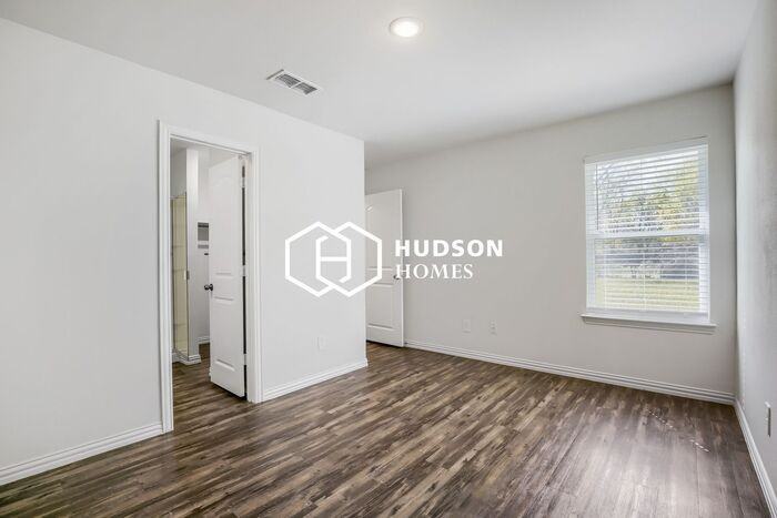 2915 Bourland St - Photo 7 of 14