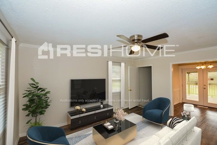 2592 Fairview Blvd - Photo 4 of 20