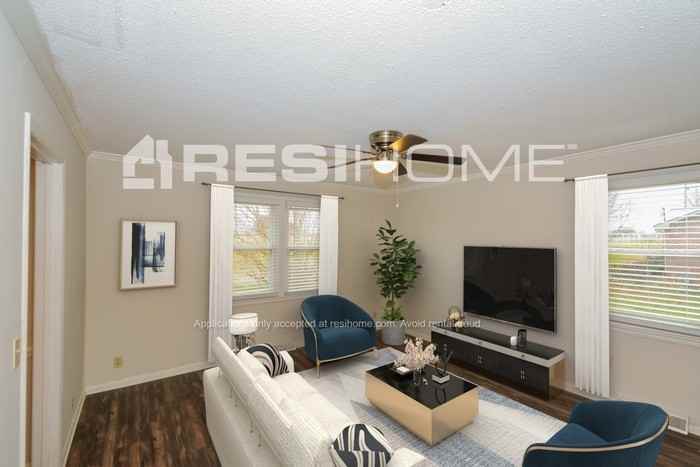 2592 Fairview Blvd - Photo 5 of 20