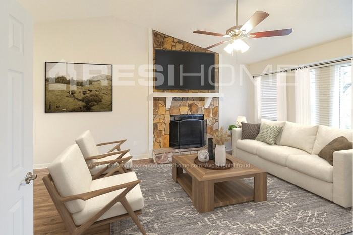 407 Cindy Dr Se - Photo 4 of 18