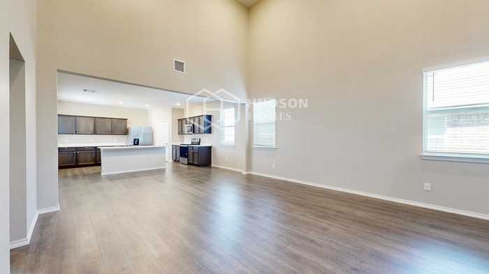 1102 Old Oaks Dr - Photo 4 of 34