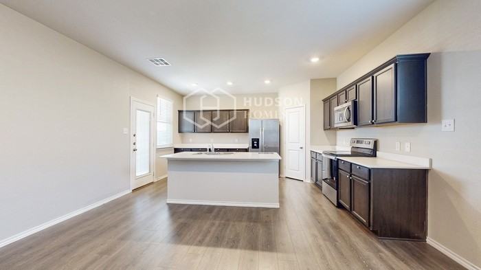 1102 Old Oaks Dr - Photo 7 of 34