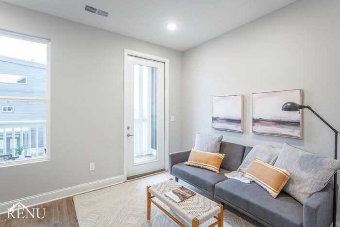 2322 E 18th Street Pl - Photo 5 of 17