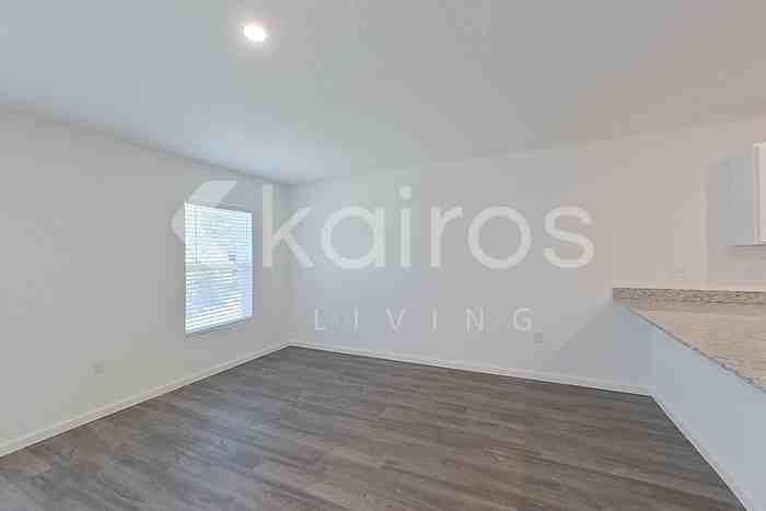 8245 100th Ave - Photo 4 of 21