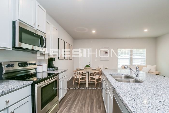 438 Oakwood Dr Nw - Photo 4 of 19