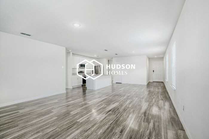 421 Shorty St - Photo 3 of 14