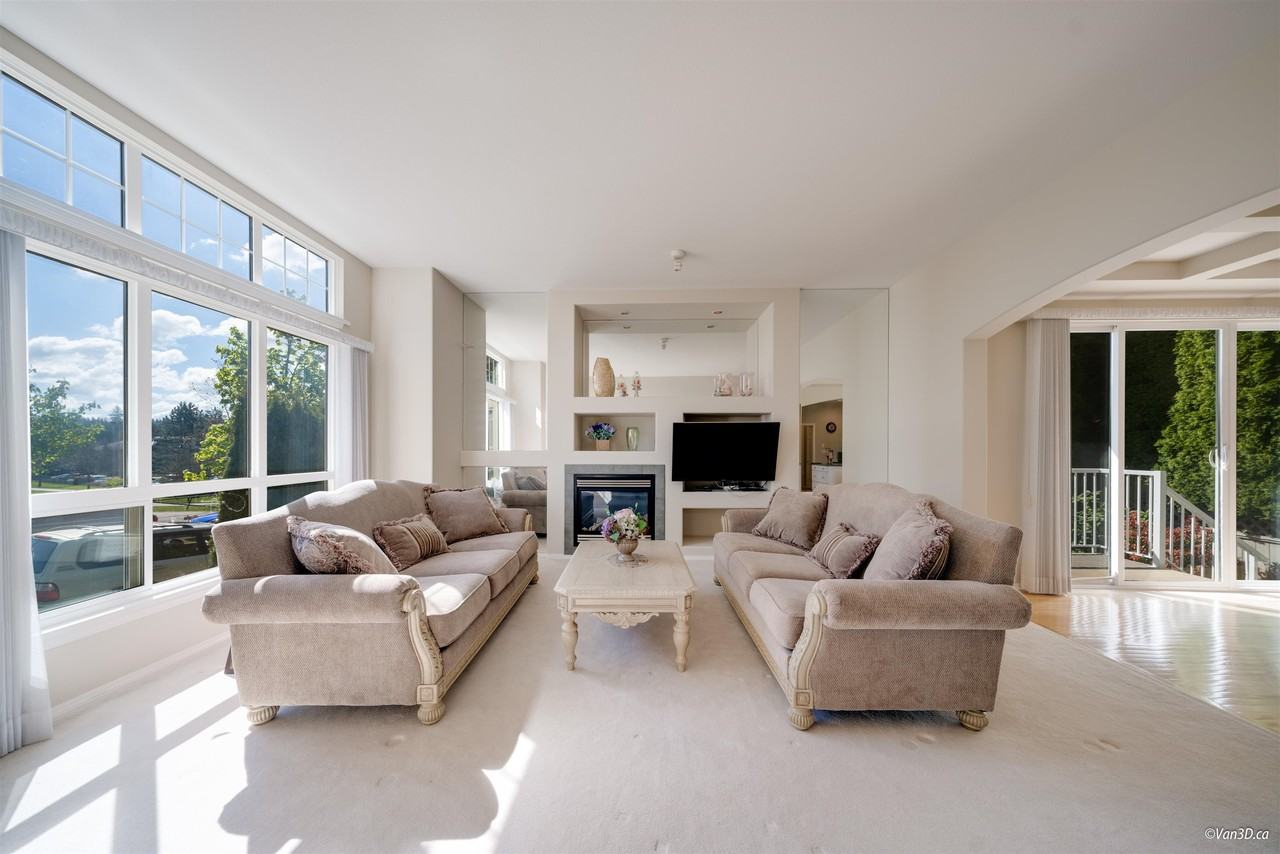 15638 33 Avenue - Photo 5 of 16