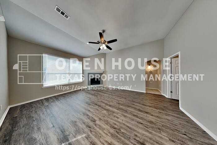 4248 Broken Bend Blvd - Photo 5 of 21