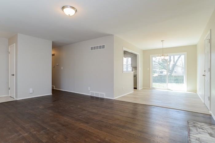 8001 E 91st Ter - Photo 5 of 12