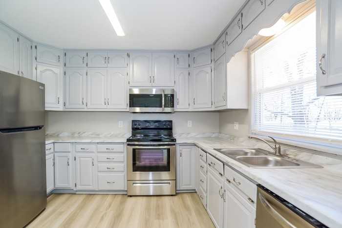 8001 E 91st Ter - Photo 6 of 12