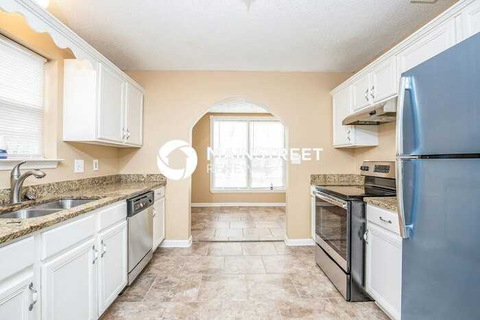 403 Lake Forest Dr - Photo 5 of 15