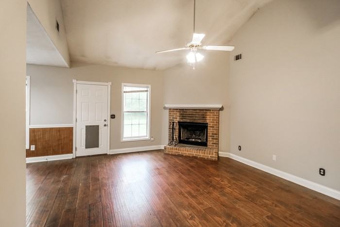 1332 Crestview Rd - Photo 4 of 20