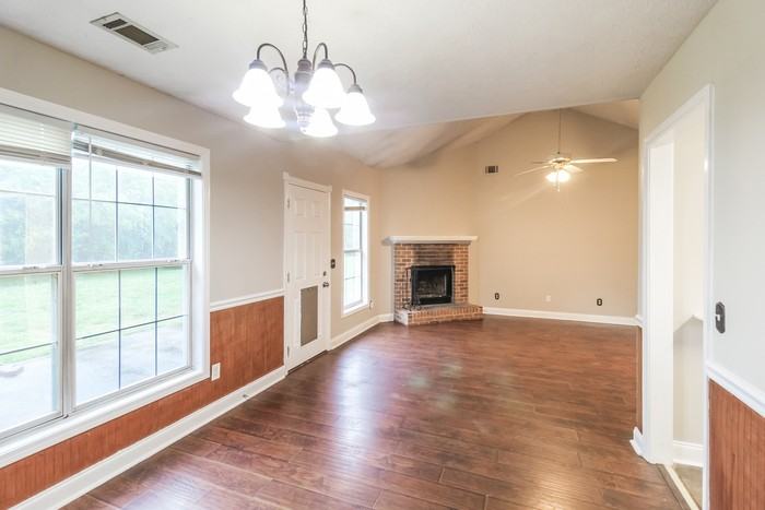 1332 Crestview Rd - Photo 6 of 20