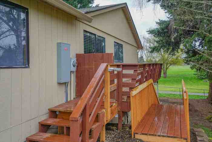 2413 Nw 111th St - Photo 2 of 27