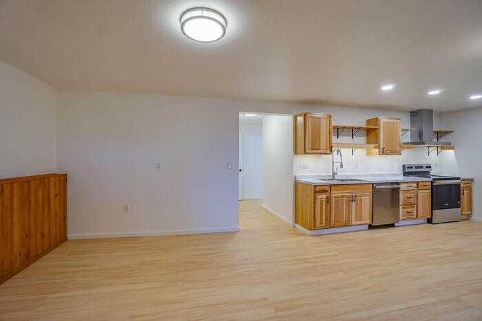 2413 Nw 111th St - Photo 7 of 27