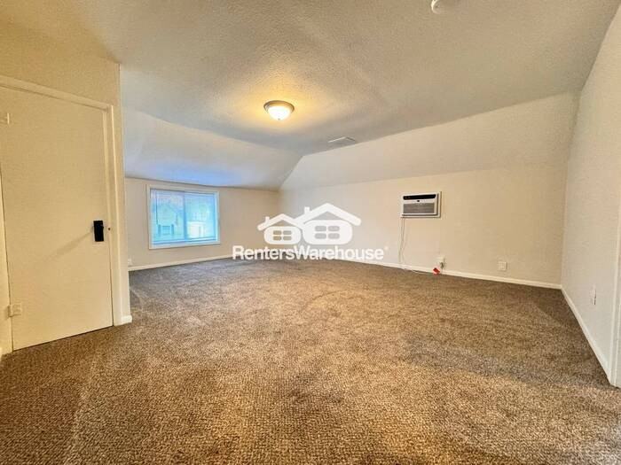 212 N 13th St #4 - Photo 2 of 12