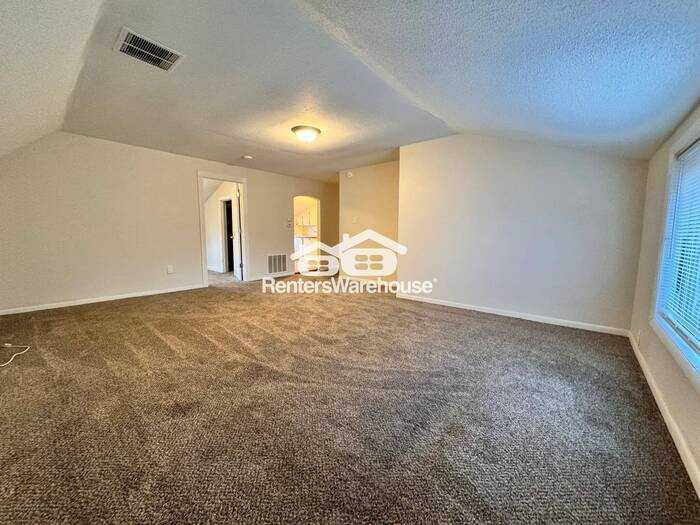 212 N 13th St #4 - Photo 3 of 12