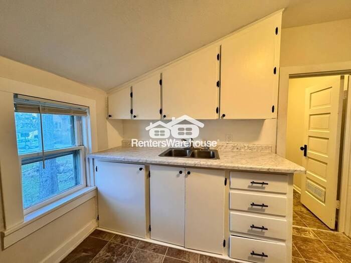 212 N 13th St #4 - Photo 5 of 12