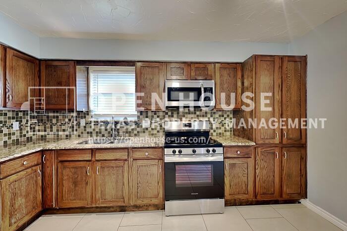 3308 Lynbrook Dr - Photo 5 of 19