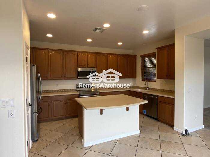 2860 S Brett St - Photo 5 of 21