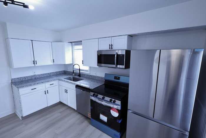 787 Austin Ave - Photo 4 of 14