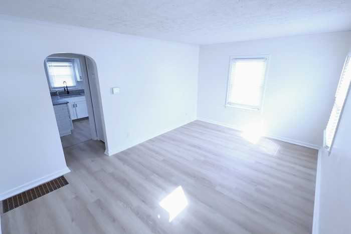 787 Austin Ave - Photo 5 of 14