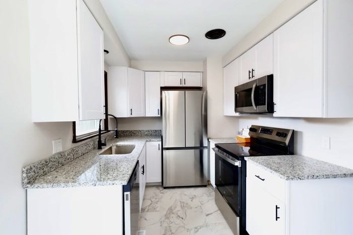 2076 Congo St - Photo 4 of 25